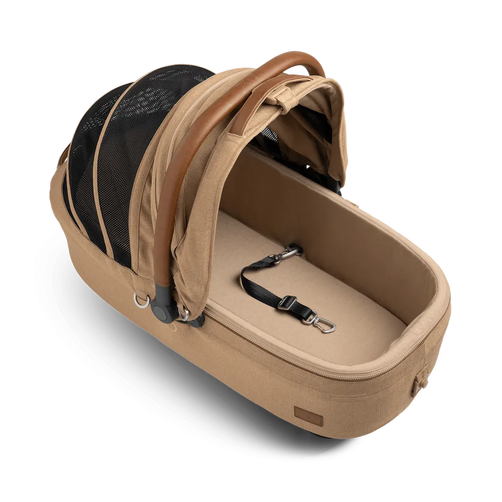 Tavo Pets Maeve Pet Car Seat- MEDIUM Rigid